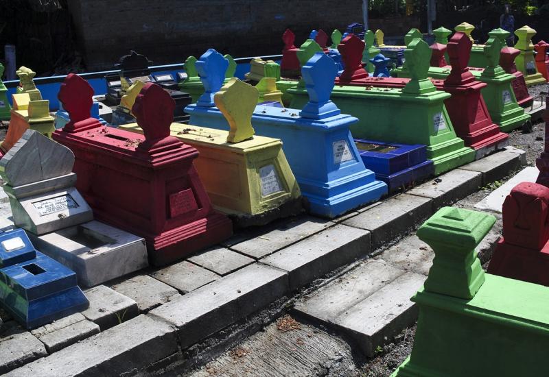 Šareni nadgrobni spomenici na groblju u Indoneziji - Ovakvo groblje sigurno niste vidjeli